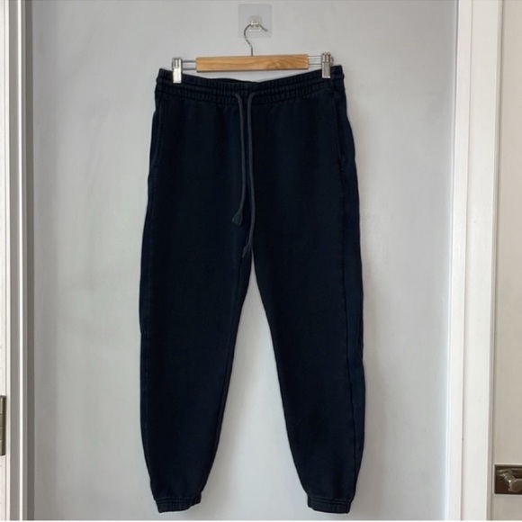 Tna Cozy Fleece Boyfriend Sweatpants in Black - Picture 2 of 13